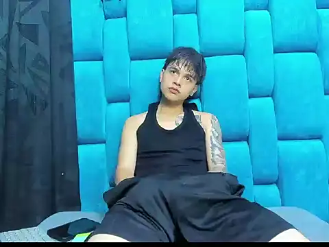 Snapshot of boytatto_22cm chatting on June 17, 5:14 pm boytatto 22cm online show from June 17, 5:14 pm