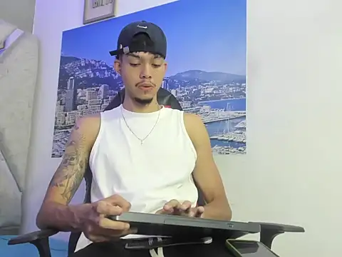 Snapshot of thiago_preston chatting on June 24, 7:35 pm thiago preston online show from June 24, 7:35 pm