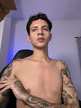 tylerrnova online show from June 22, 3:19 am