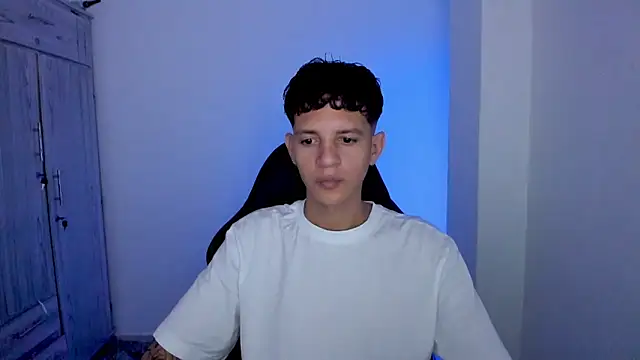 tylerrnova online show from June 27, 3:22 am
