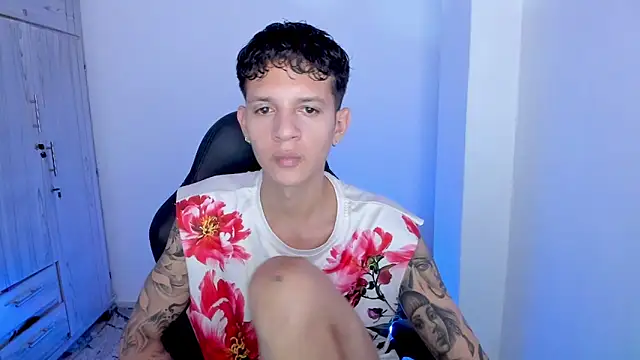 tylerrnova online show from July 6, 3:47 am