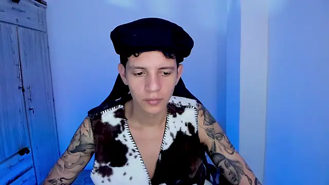 tylerrnova online show from July 25, 3:26 am