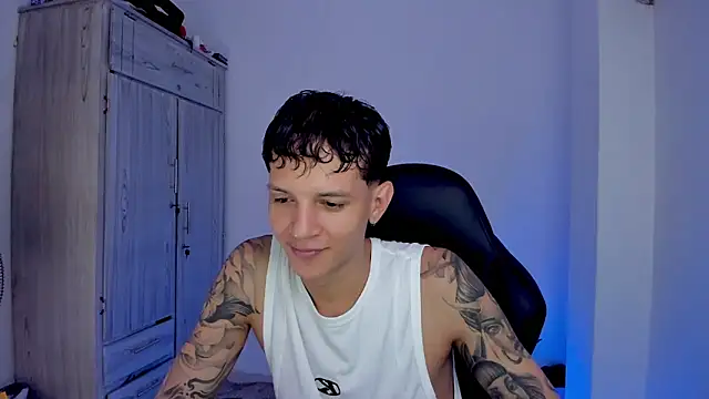 tylerrnova online show from August 1, 4:12 am