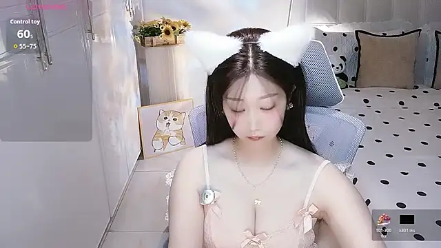 Snapshot of Angelucky- chatting on August 6, 7:27 pm Angelucky- online show from August 6, 7:27 pm