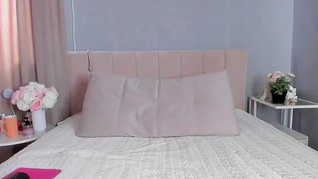 MissMiaTv online show from March 1, 7:30 am