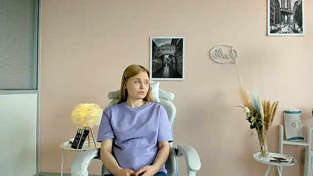 EloiseAlmario online show from June 19, 1:26 pm
