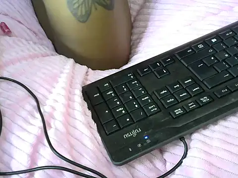Snapshot of Sexxytrezzy chatting on July 3, 7:31 pm Sexxytrezzy online show from July 3, 7:31 pm