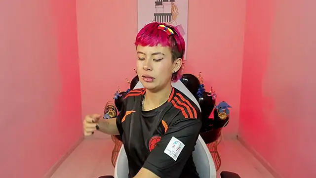 Snapshot of Mia_rousse_xxx chatting on June 18, 8:58 am Mia rousse xxx online show from June 18, 8:58 am