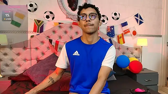 Snapshot of Twunk_miguel chatting on June 20, 4:21 pm Twunk miguel online show from June 20, 4:21 pm