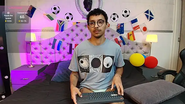 Snapshot of Twunk_miguel chatting on June 25, 12:20 pm Twunk miguel online show from June 25, 12:20 pm