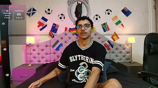 Snapshot of Twunk_miguel chatting on June 30, 7:37 pm Twunk miguel online show from June 30, 7:37 pm