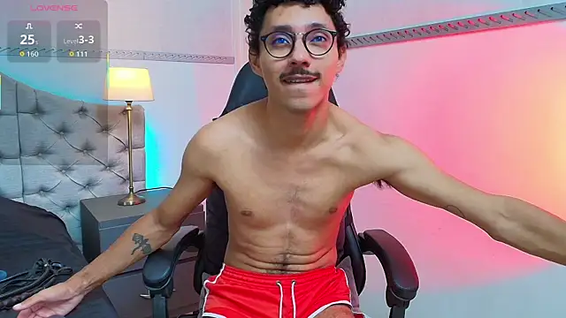 Snapshot of Twunk_miguel chatting on August 1, 3:39 am Twunk miguel online show from August 1, 3:39 am