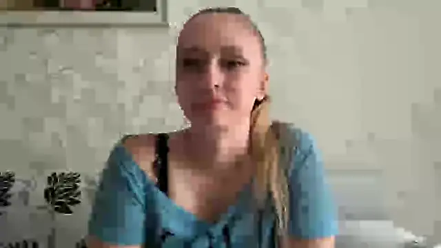 Snapshot of mintchill chatting on July 4, 11:05 am mintchill online show from July 4, 11:05 am