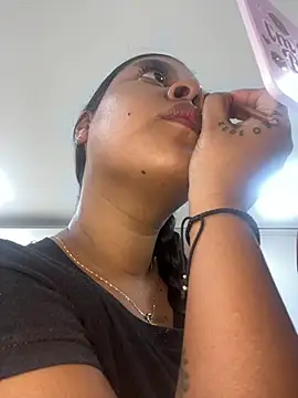 Snapshot of KarinaOficiaLL_ chatting on July 27, 2:13 pm KarinaOficiaLL online show from July 27, 2:13 pm