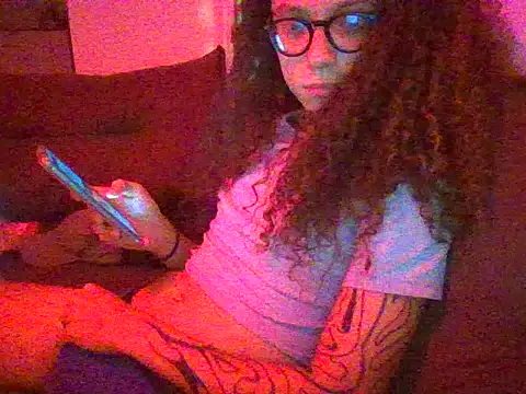 Snapshot of lolozinho_ chatting on June 18, 9:52 pm lolozinho online show from June 18, 9:52 pm