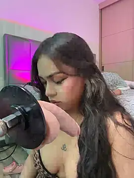 Snapshot of MilaHank chatting on August 1, 7:57 pm MilaHank online show from August 1, 7:57 pm