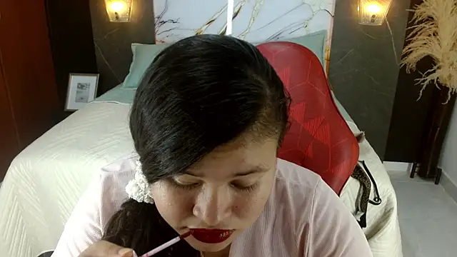 KellyShibary online show from August 1, 7:35 pm