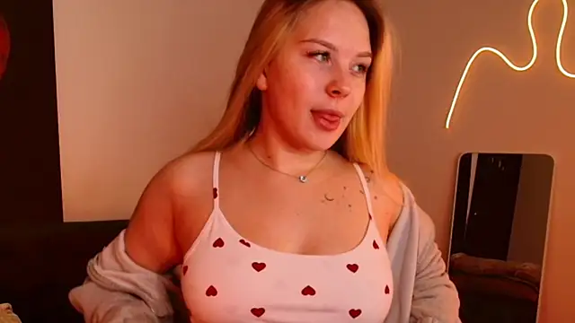 Snapshot of bellablanche chatting on July 18, 6:17 am bellablanche online show from July 18, 6:17 am