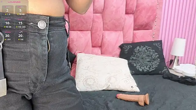 Snapshot of sofiagold92 chatting on July 14, 10:21 am sofiagold92 online show from July 14, 10:21 am