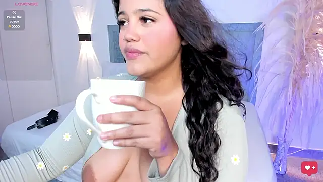 Snapshot of cristal_x1 chatting on July 18, 7:39 pm cristal x1 online show from July 18, 7:39 pm