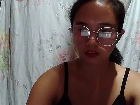 Snapshot of sophie_193 chatting on June 25, 5:39 pm sophie 193 online show from June 25, 5:39 pm