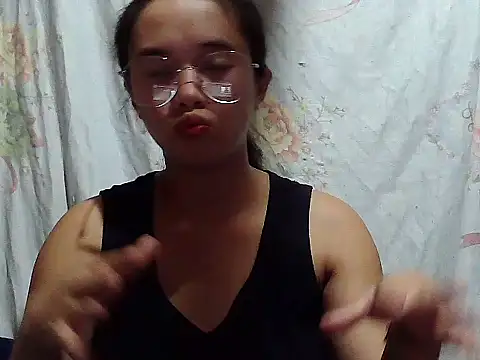 Snapshot of sophie_193 chatting on July 1, 5:12 pm sophie 193 online show from July 1, 5:12 pm