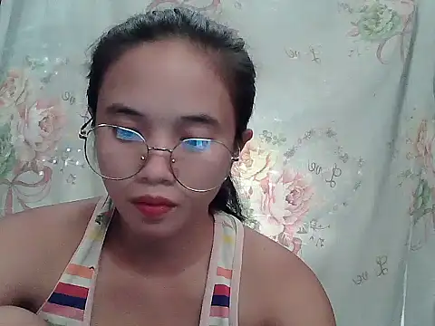 Snapshot of sophie_193 chatting on July 4, 3:24 am sophie 193 online show from July 4, 3:24 am