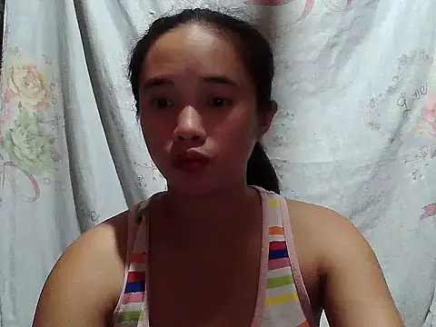 Snapshot of sophie_193 chatting on July 12, 4:53 pm sophie 193 online show from July 12, 4:53 pm