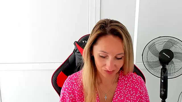 LilyDreamm online show from June 22, 6:43 am
