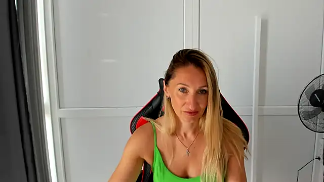 LilyDreamm online show from June 29, 6:19 am