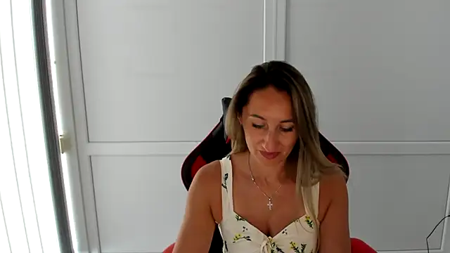 LilyDreamm online show from July 18, 11:58 am