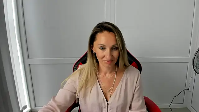 LilyDreamm online show from July 21, 12:40 pm