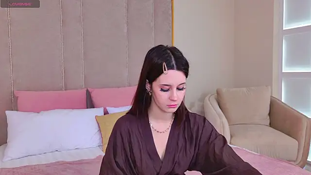 Snapshot of SelenaAlmond chatting on June 20, 5:10 am SelenaAlmond online show from June 20, 5:10 am