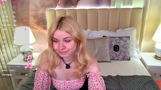 ChloeWells online show from July 25, 3:37 am