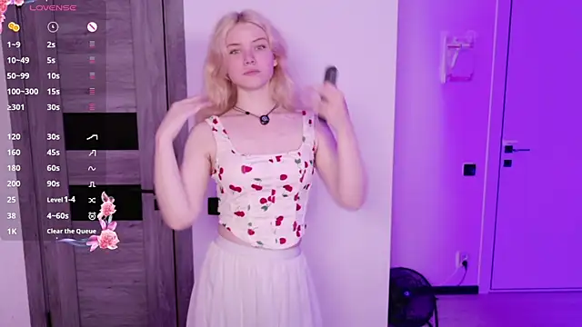 ChloeWells online show from July 27, 3:35 am
