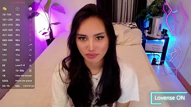 Snapshot of Bell_PepperHot chatting on August 1, 8:24 am Bell PepperHot online show from August 1, 8:24 am