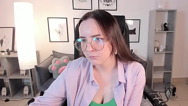 TiffanysGlow online show from July 8, 7:24 am