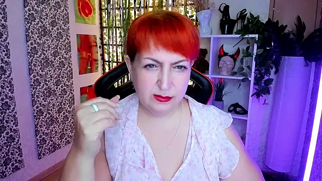 Joana Woods online show from August 1, 2:00 am