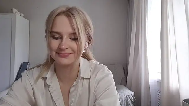 Snapshot of BloomMoon chatting on July 8, 12:42 pm BloomMoon online show from July 8, 12:42 pm