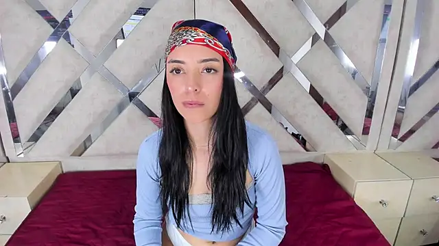 Snapshot of Violeta_Harlow chatting on July 4, 9:10 pm Violeta Harlow online show from July 4, 9:10 pm