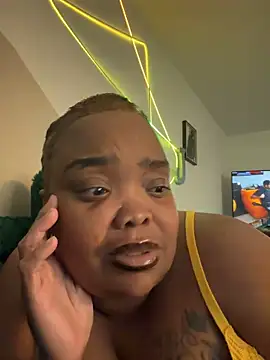 Snapshot of Caramelcreamer chatting on June 19, 12:37 am Caramelcreamer online show from June 19, 12:37 am
