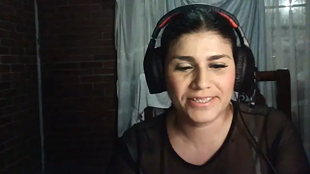 Snapshot of CarolinaMoretti chatting on July 14, 3:55 am CarolinaMoretti online show from July 14, 3:55 am