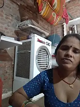 Snapshot of Hot_shiri chatting on August 9, 6:51 am Hot shiri online show from August 9, 6:51 am
