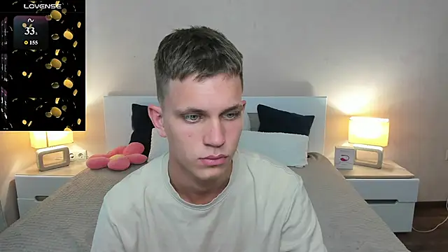 Snapshot of m0neyken chatting on June 27, 5:45 am m0neyken online show from June 27, 5:45 am