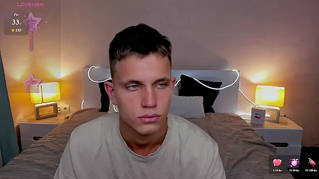 Snapshot of m0neyken chatting on June 28, 3:01 am m0neyken online show from June 28, 3:01 am