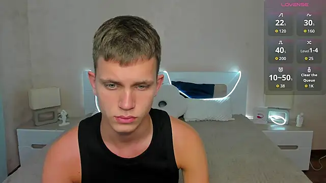 Snapshot of m0neyken chatting on July 9, 2:26 am m0neyken online show from July 9, 2:26 am
