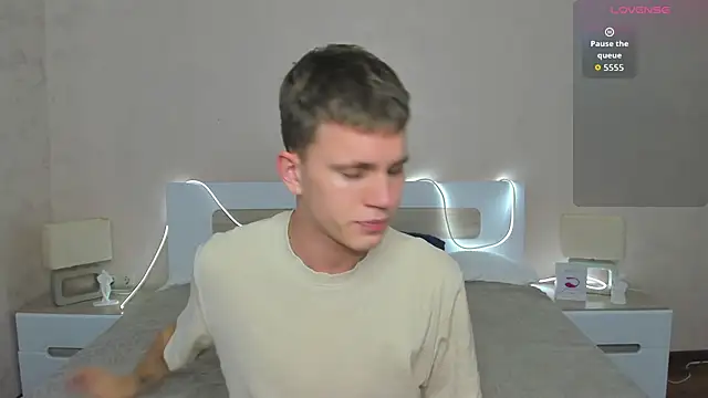 Snapshot of m0neyken chatting on July 17, 2:18 am m0neyken online show from July 17, 2:18 am