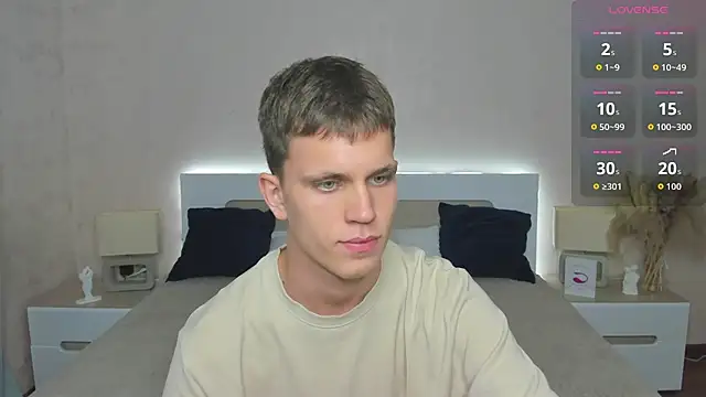 Snapshot of m0neyken chatting on July 21, 2:36 am m0neyken online show from July 21, 2:36 am