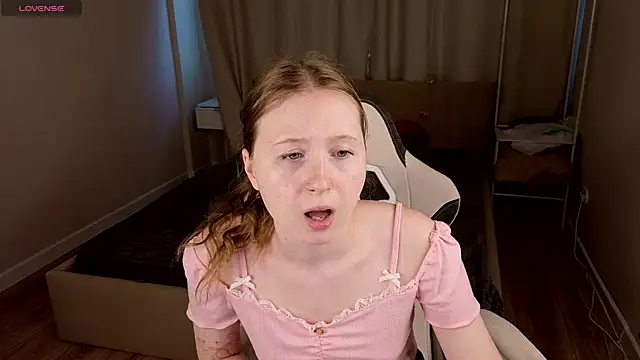 Snapshot of LiliTiny chatting on July 16, 1:44 am LiliTiny online show from July 16, 1:44 am
