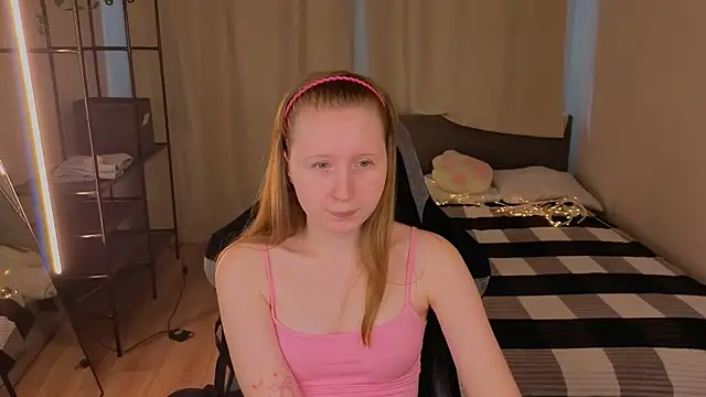 Snapshot of LiliTiny chatting on July 31, 8:03 am LiliTiny online show from July 31, 8:03 am